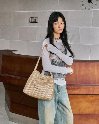 Decode Romance Woven Tote Bag Middle